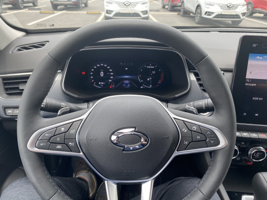 르노삼성 2022년형 XM3 TCe 260 모델 핸들. <이상현 기자>